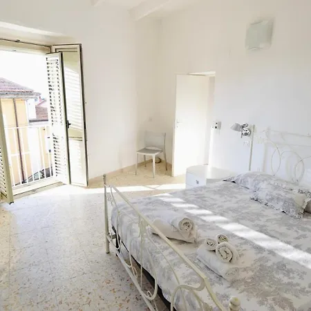 Alex House Appartamento *