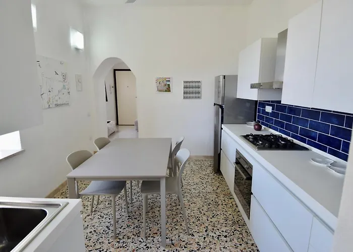 Alex House 特罗佩阿